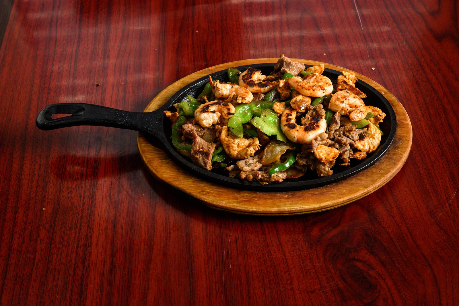 Sizzling skillet with shrimp and peppers